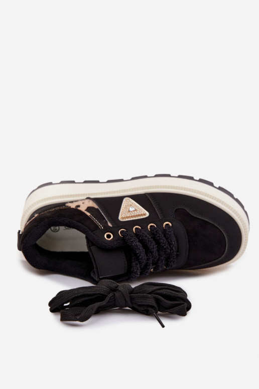 Zapatillas modelo zapatos. Femenino con una plataforma de color negro Florinda