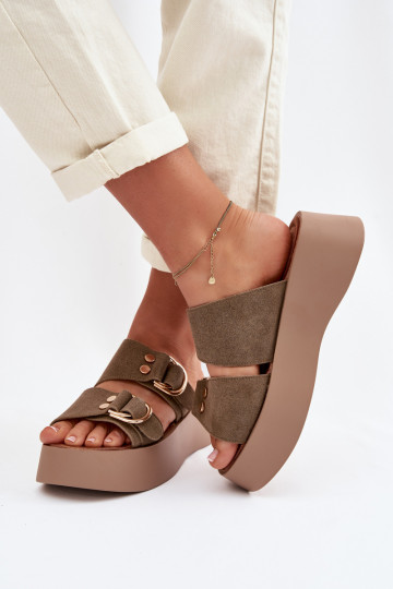 Zapatillas de mujer con plataforma y hebillas doradas color verde Nelirae 2