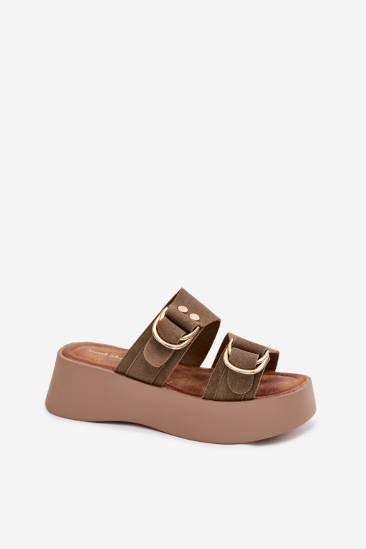 zapatillas de mujer con una plataforma Ze color doradomi con hebillasmi color verde Nelirae