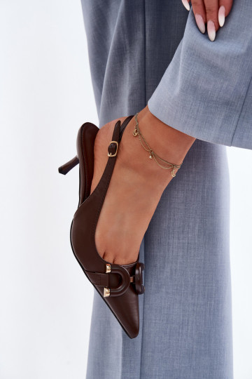 Sandalias de mujer con tacones delgados y detalles decorativos color chocolate Brienne 2