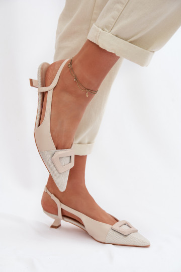 Sandalias de mujer En un tacón bajo Con decoraciones Detalem beige Camira