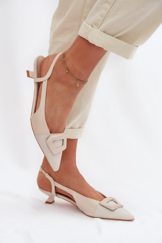Sandalias de mujer En un tacón bajo Con decoraciones Detalem beige Camira
