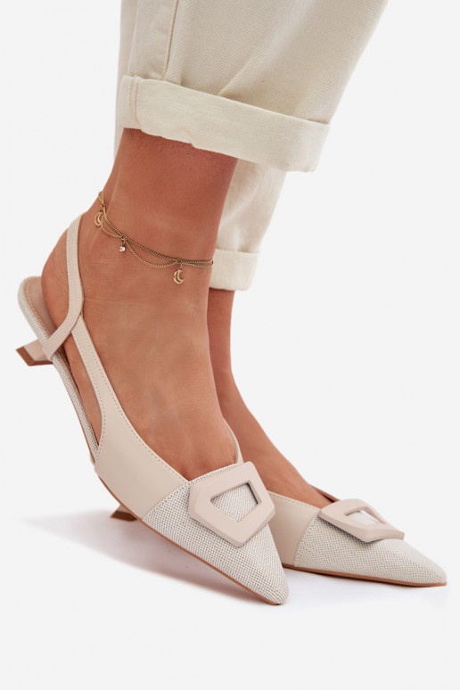 Sandalias de mujer En un tacón bajo Con decoraciones Detalem beige Camira