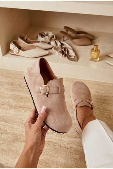 Zapatos de mujer de cuero sintético con hebillas doradas color arena Ismora 2