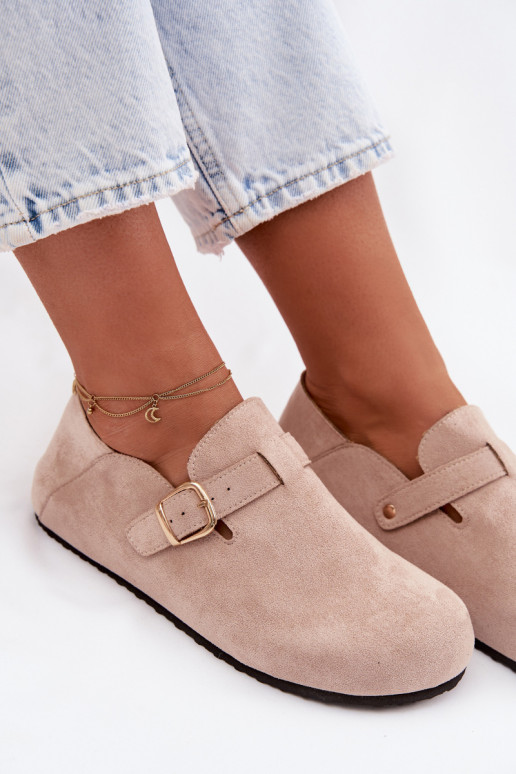 Zapatos de mujer de cuero sintético con hebillas doradas color arena Ismora