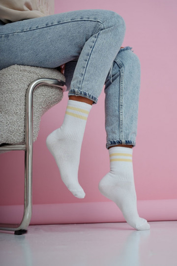 Calcetas finas para mujer con rayas color blanco-amarillo