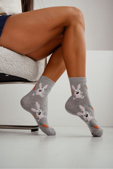Medias de mujer con conejitos y corazones de color gris