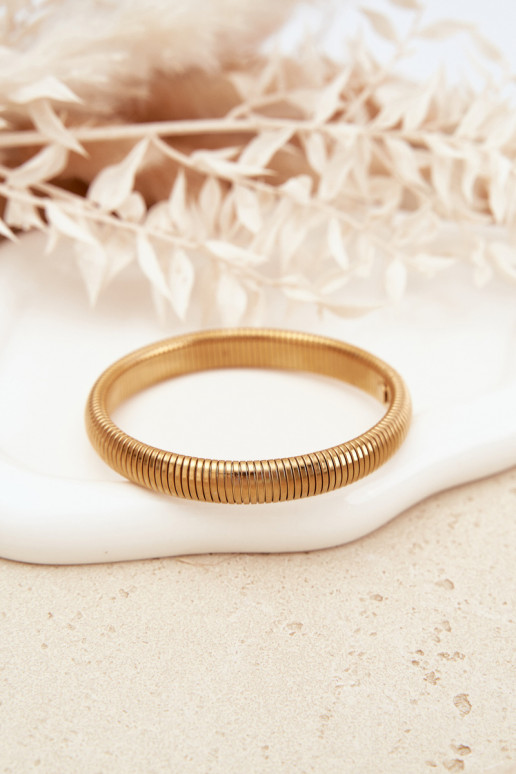 Una pulsera Femenino de acero inoxidable color dorado