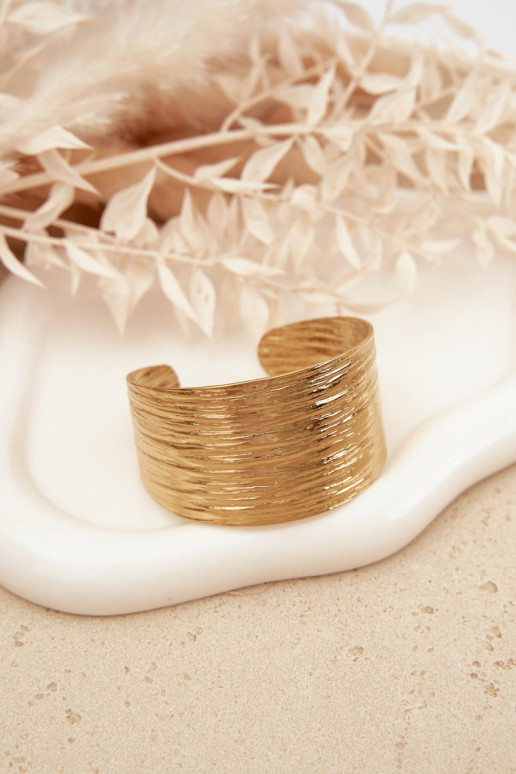 Una pulsera Femenino de acero inoxidable color dorado