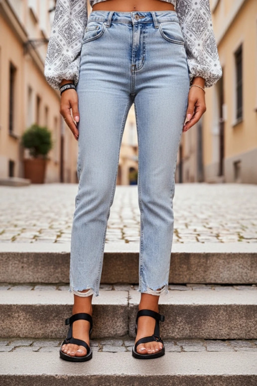 Sandalias de mujer de estilo deportivo con cierres adhesivos en color negro Vilari