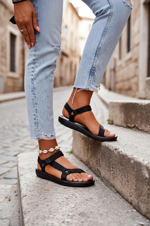 Sandalias de mujer de estilo deportivo con cierres adhesivos en color negro Vilari