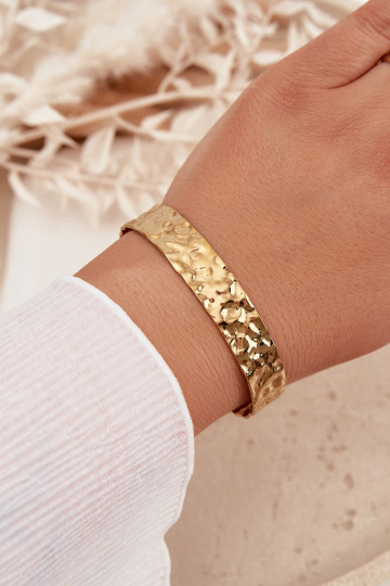 Una pulsera Femenino de acero inoxidable color dorado