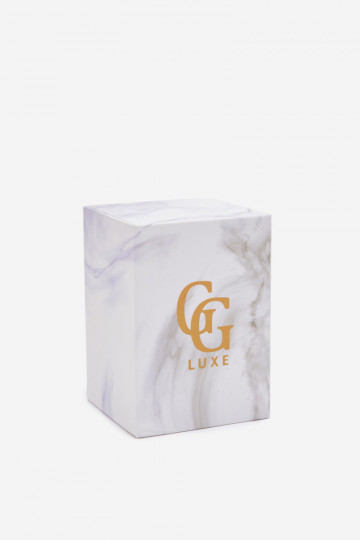 Una caja Activado Mirar GG Luxe el color blanco