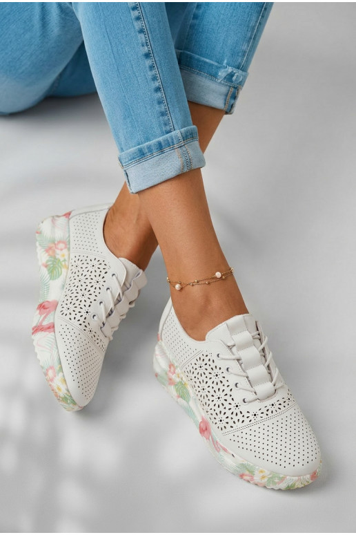 Piel con elementos calados zapatos Femenino el color blanco Telina