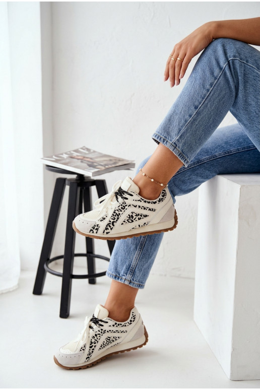 Piel de gamuza Zapatillas modelo zapatos. Femenino Big Star TT274548 el color blanco