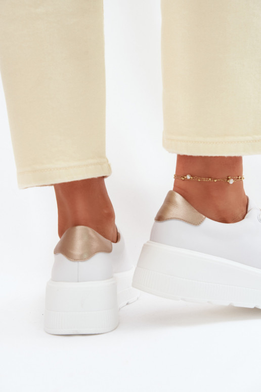 Piel Zapatillas modelo zapatos. Femenino con una plataformaPrzypinką Vinceza 39973 el color blanco