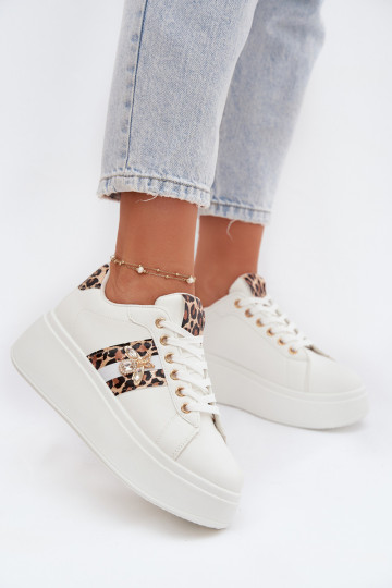 Zapatillas modelo zapatos. Femenino con una plataformaPrzypinką el color blanco con estampados de piel de leopardo Palvessa 2