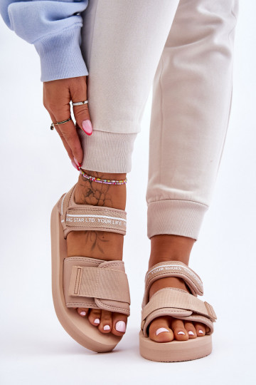 Sandalias para mujer con cierres de velcro Big Star LL274787 color arena 2
