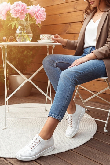 Zapatillas deportivas blancas perforadas Adèle