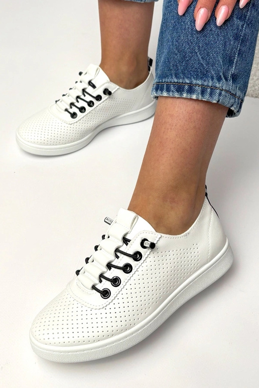 Zapatillas deportivas blancas...