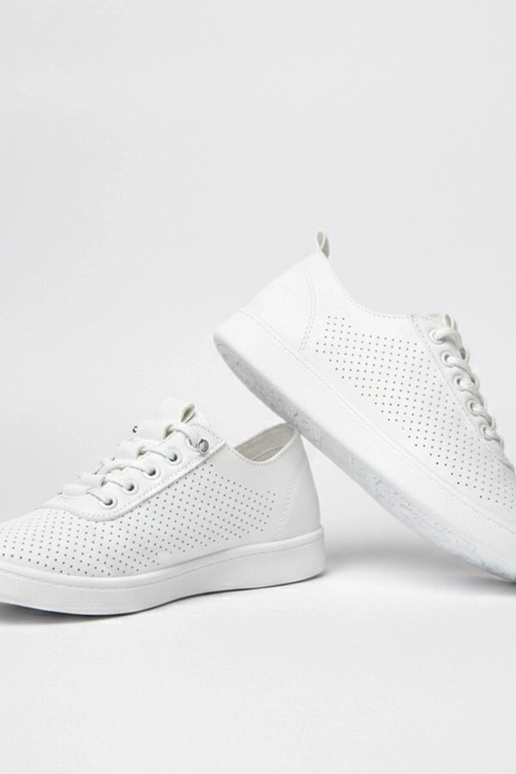 Zapatillas deportivas blancas...