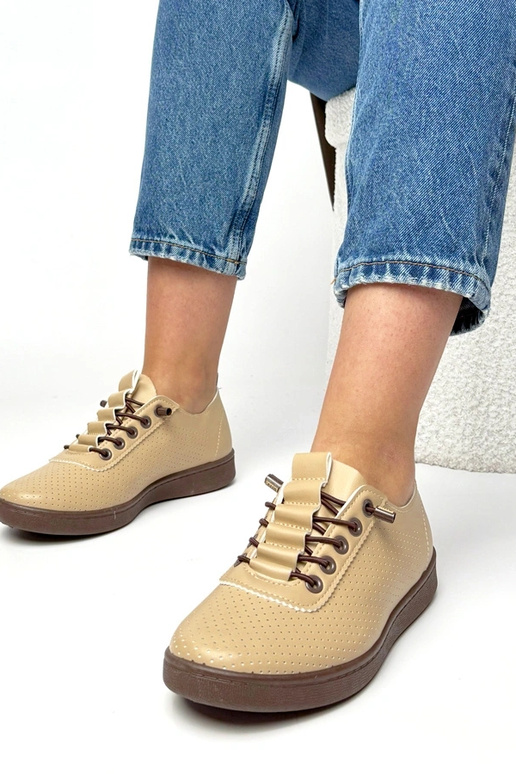 Zapatillas deportivas perforadas...