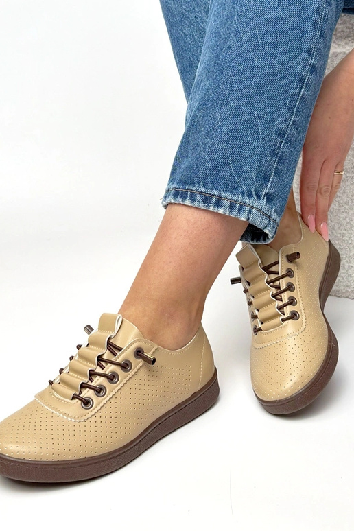 Zapatillas deportivas perforadas...