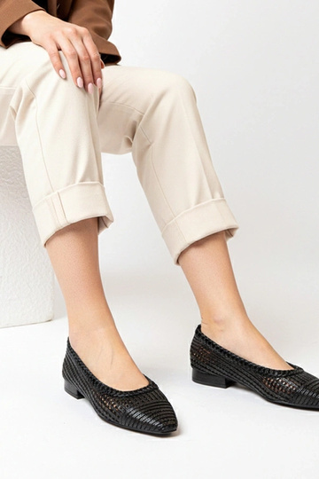 Bailarinas negras de charol...