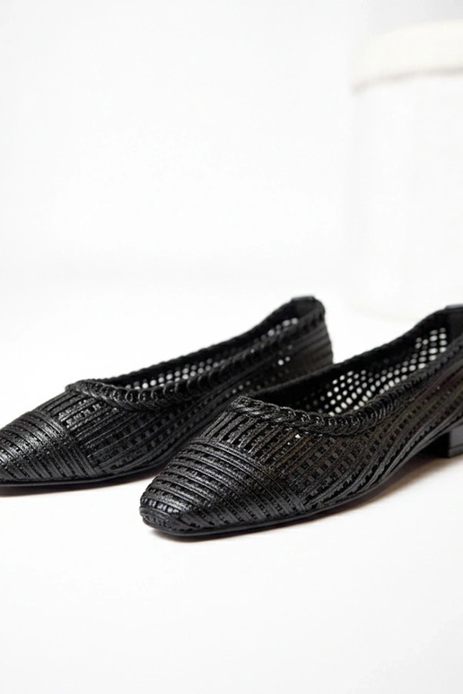 Bailarinas negras de charol con tacón...