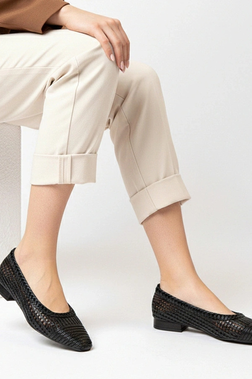 Bailarinas negras de charol con tacón...