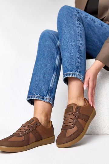 Zapatillas deportivas... 2