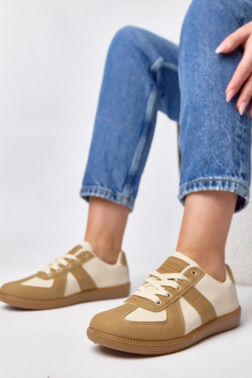 Zapatillas deportivas color arena con...