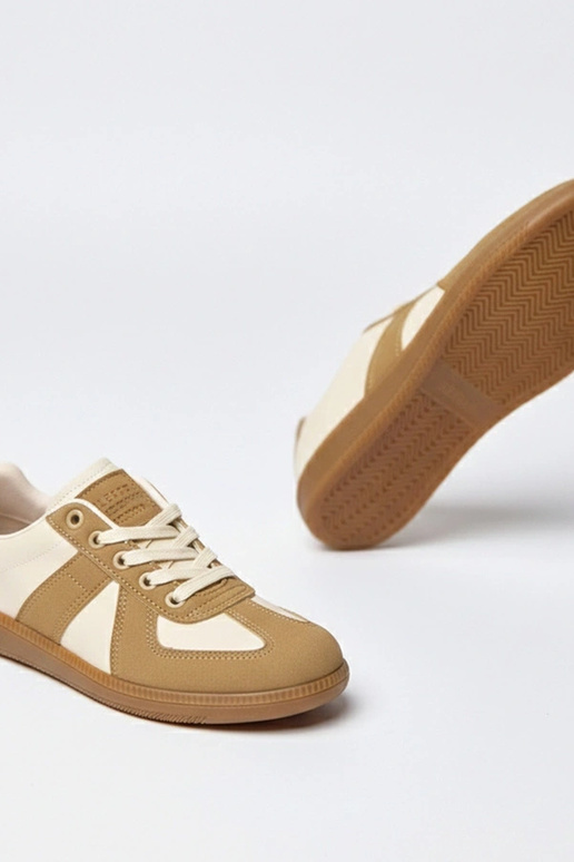 Zapatillas deportivas color arena con...