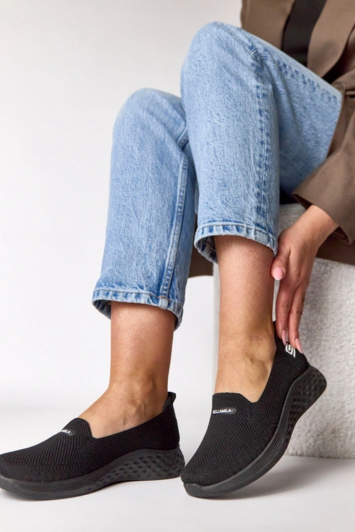 Zapatillas deportivas de tela negras...