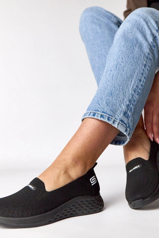 Zapatillas deportivas de tela negras...