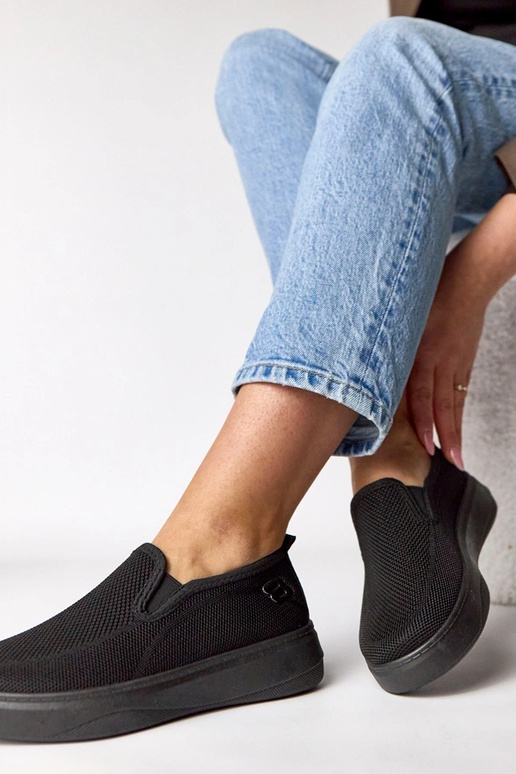 Zapatillas deportivas de tela negras...