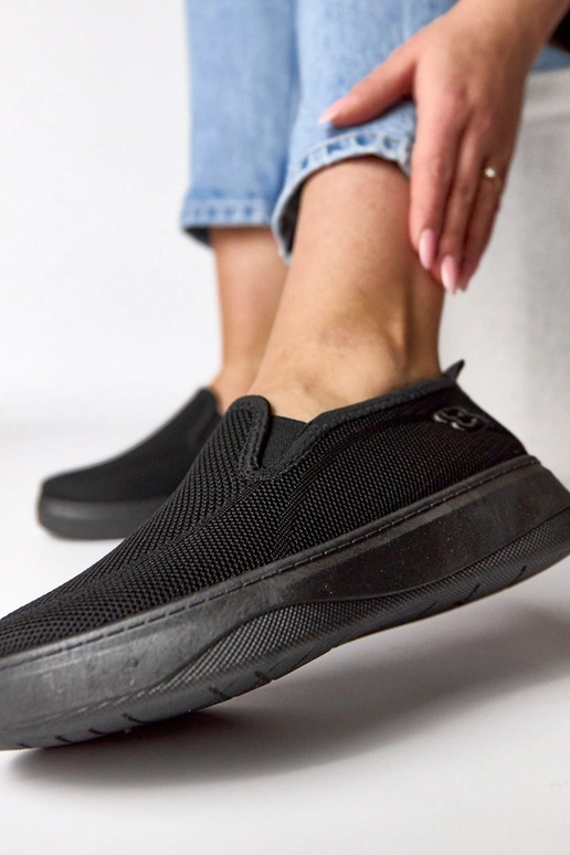 Zapatillas deportivas de tela negras...