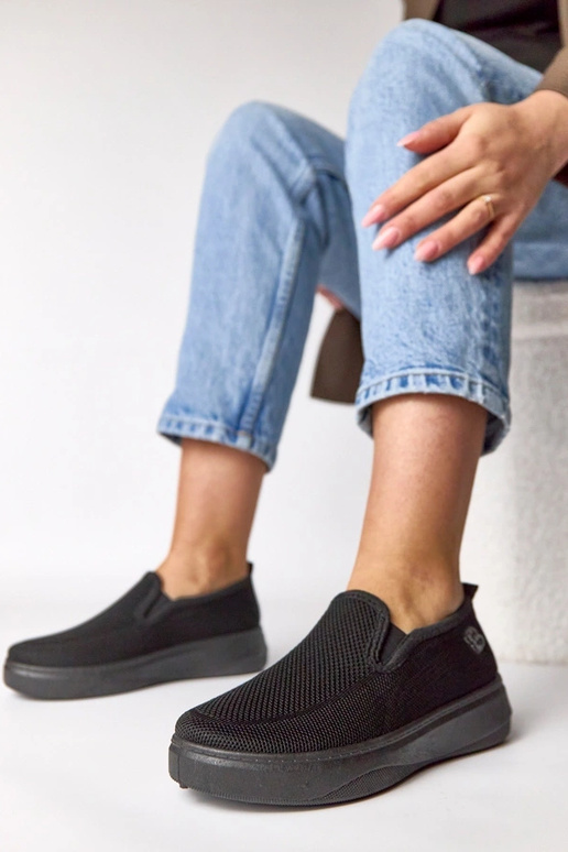 Zapatillas deportivas de tela negras...