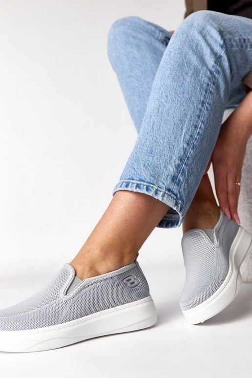 Zapatillas deportivas de tela grises...