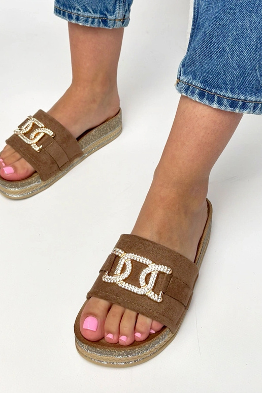 Chanclas con plataforma y adornos...