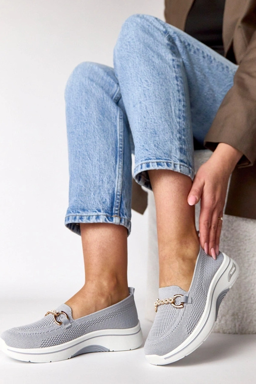 Zapatillas deportivas de tela grises...