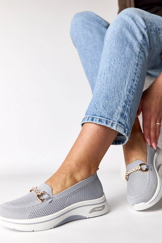 Zapatillas deportivas de tela grises...