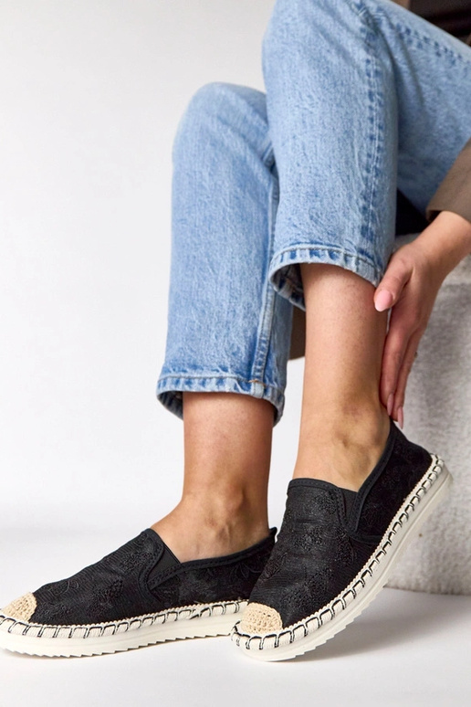 Espadrilles negras decoradas con...