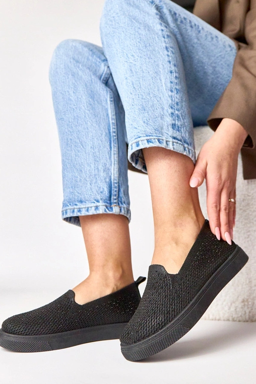 Zapatillas deportivas de tela negras...