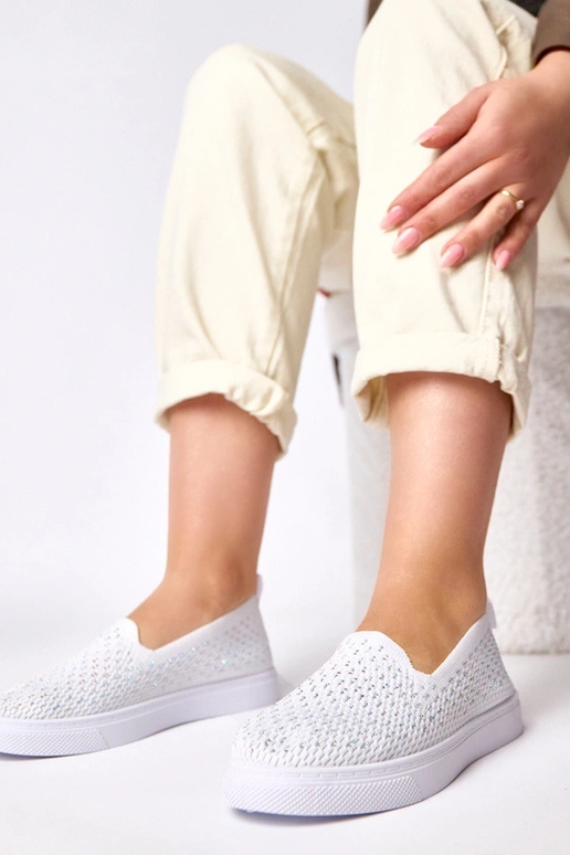 Zapatillas deportivas de tela blancas...