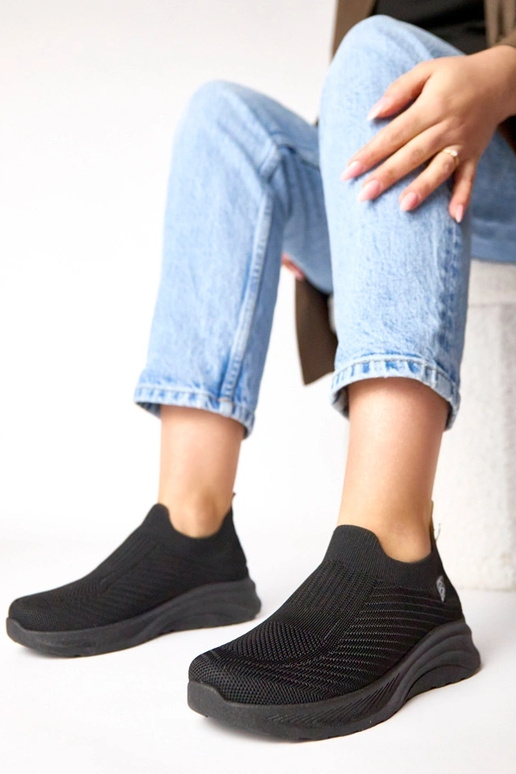 Zapatillas deportivas de tela negras...