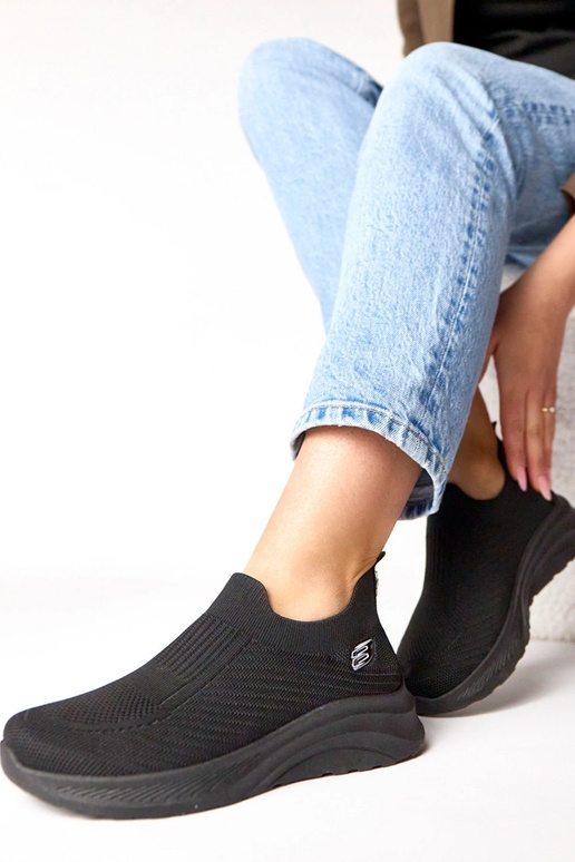 Zapatillas deportivas de tela negras...