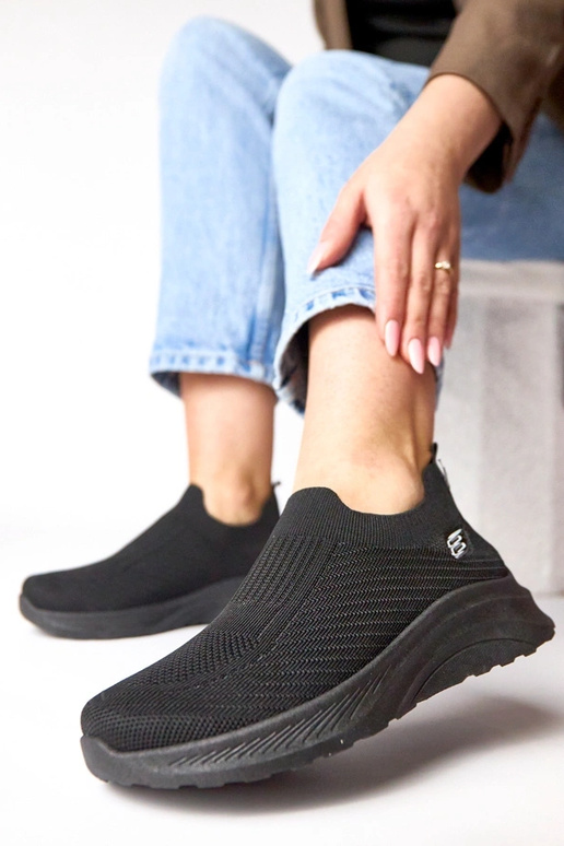 Zapatillas deportivas de tela negras...