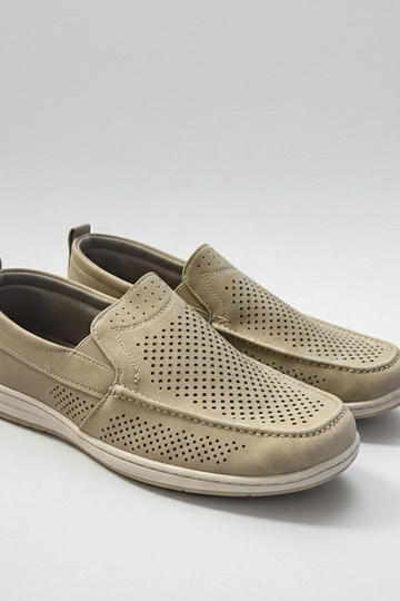 Mocasines perforados para hombre color arena Finn
