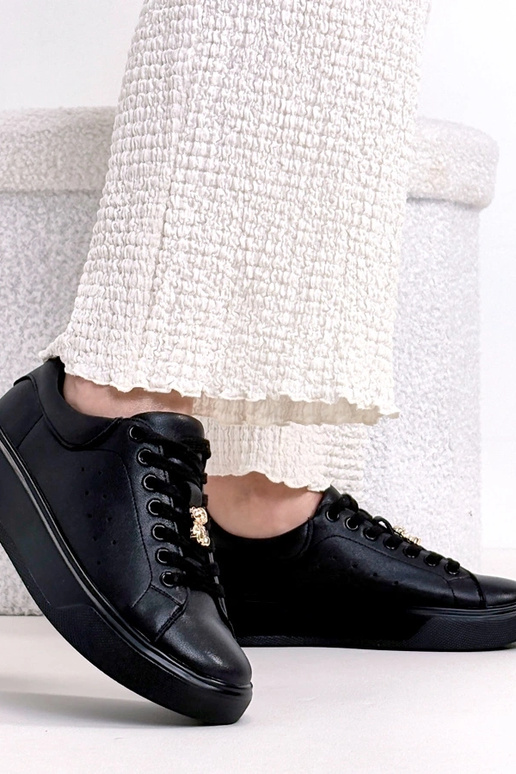 Zapatillas deportivas de cuero negras...